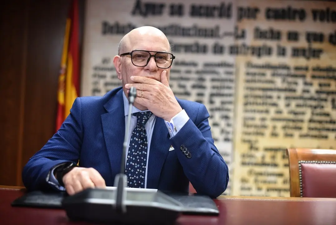 El director del Parador de Turismo de Teruel, Joaqu&iacute;n Guti&eacute;rrez L&oacute;pez, comparece en la Comisi&oacute;n sobre el &lsquo;caso Koldo&rsquo; en el Senado, a 19 de mayo de 2025, en Madrid (Espa&ntilde;a). Joaqu&iacute;n Guti&eacute;rrez L&oacute;pez ha comparecido ante la Comisi&oacute;n de Investigaci&oacute;n sobre los contratos, licencias, concesiones, ayudas y otras operaciones del Gobierno y del sector p&uacute;blico, relacionadas con la intermediaci&oacute;n de Koldo Garc&iacute;a Izaguirre y con las dem&aacute;s personas vinculadas a la trama investigada en la Operaci&oacute;n Delorme, y respecto a los presuntos delitos relativos a la corrupci&oacute;n que tengan una relaci&oacute;n, directa o indirecta, o conexi&oacute;n con las mismas.
Fecha: 19/05/2025. leer menos

Firma: Fernando S&aacute;nchez / Europa Press