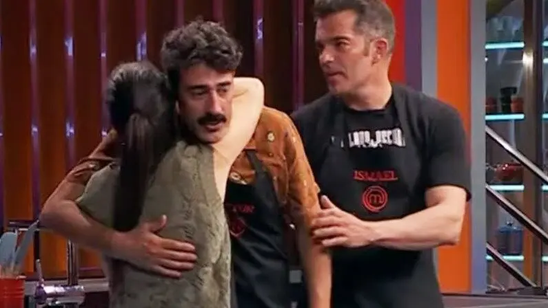 V&iacute;ctor abandona Masterchef tras olvidar el ingrediente principal. / RTVE