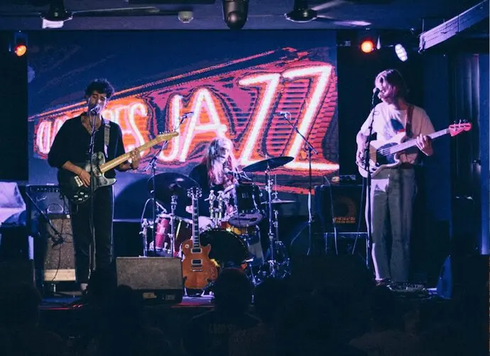El grupo 'Diamante negro' en la Sala Clamores. / x