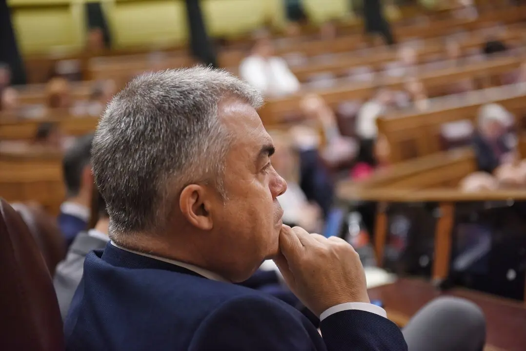El secretario de Organizaci&oacute;n del PSOE, Santos Cerd&aacute;n, durante una sesi&oacute;n de control al Gobierno, en el Congreso de los Diputados, a 21 de mayo de 2025, en Madrid (Espa&ntilde;a). Durante la sesi&oacute;n de control, los grupos parlamentarios PP y VOX, han preguntado al Gobierno por su lista de imputados y los supuestos casos de corrupci&oacute;n. Tras la sesi&oacute;n de control, durante el pleno, el Congreso debate y vota una proposici&oacute;n no de ley del PSOE que plantea buscar medidas para incorporar a m&aacute;s mujeres en la construcci&oacute;n y mejorar la igualdad de g&eacute;nero en el sector.
Fecha: 21/05/2025. leer menos

Firma: Fernando S&aacute;nchez / Europa Press