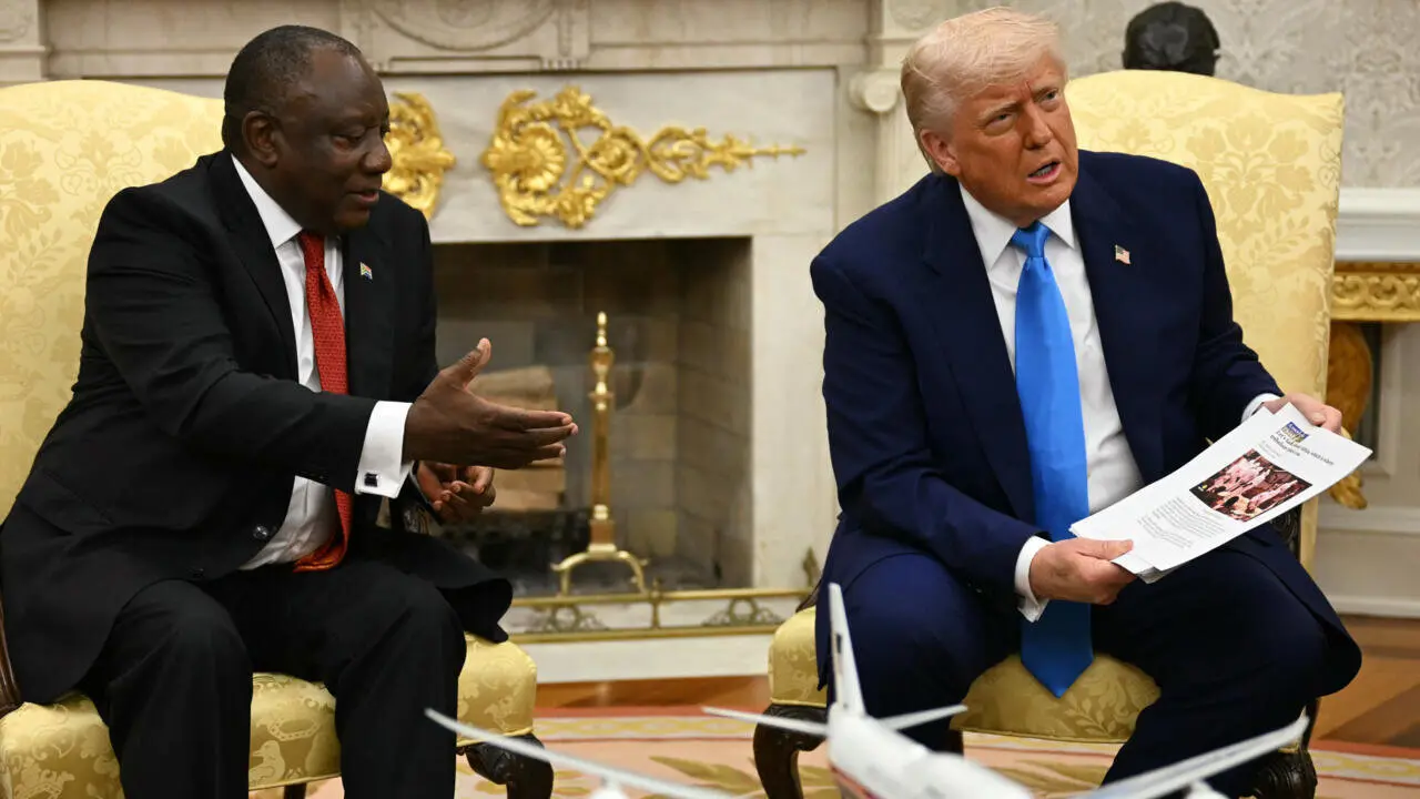 Donald Trump y el presidente sudafricano Cyril Ramaphosa en la Casa Blanca durante su reuni&oacute;n oficial del 21 de mayo.