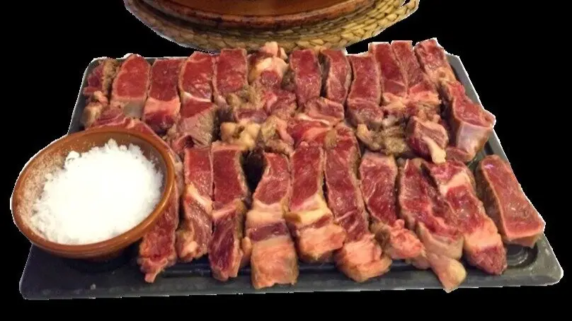 Carne a la piedra, una de las especialidades. / R.P.