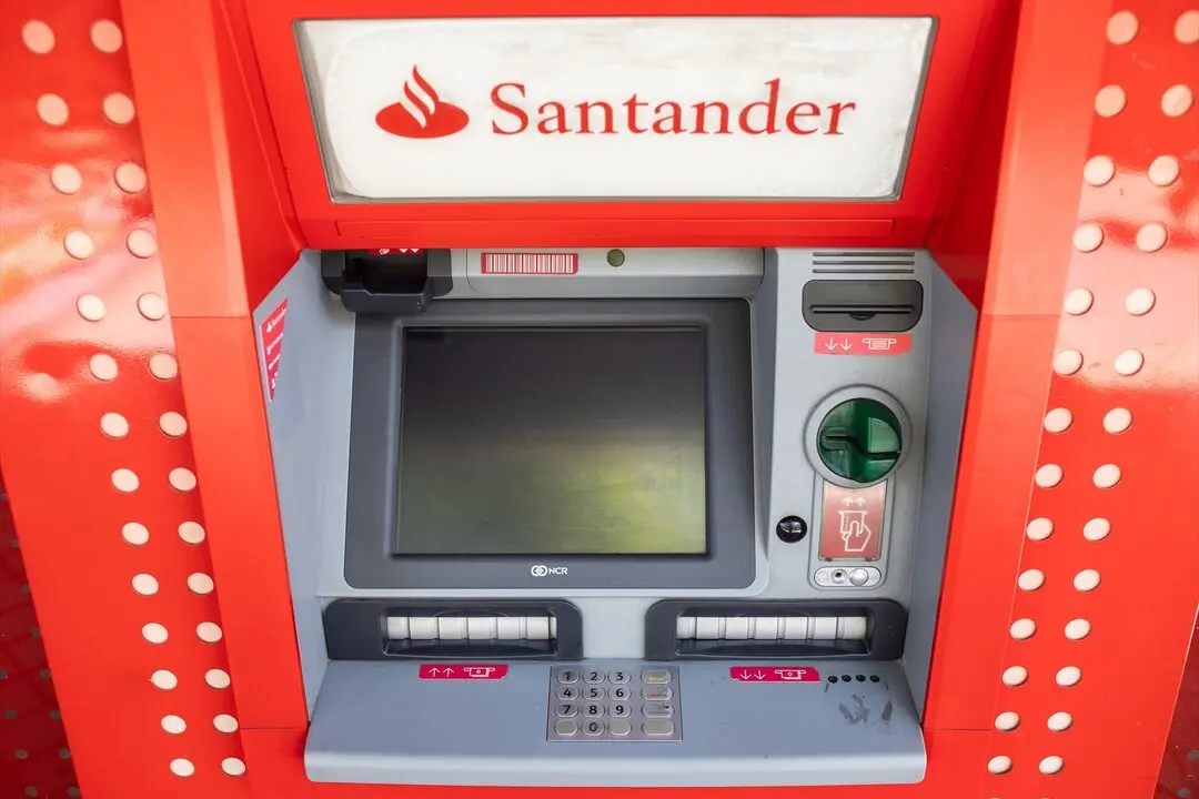 Cajero autom&aacute;tico del Banco Santander. / Alejandro Mart&iacute;nez Velez
