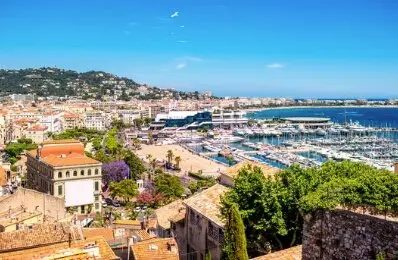Vista panor&aacute;mica de la Riviera Francesa con yates en Cannes. / A.S.