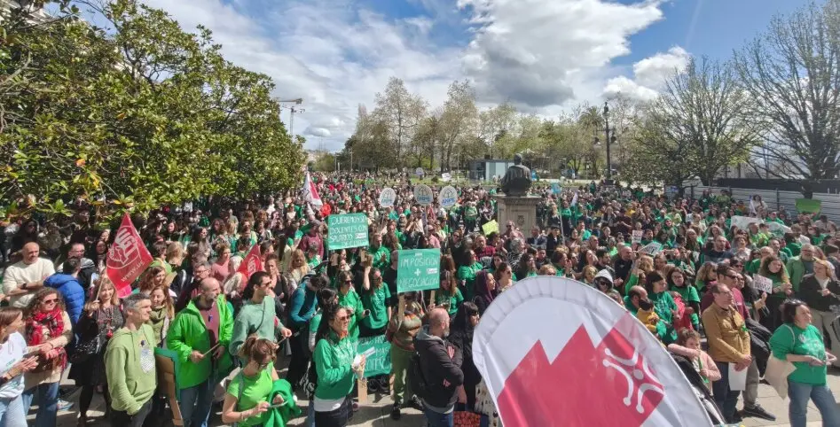 Huelga convocada por los docentes en Santander. / Archivo / STEC