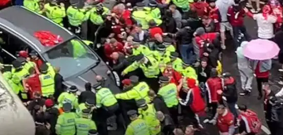 El coche que atropell&oacute; a la multitud. / X