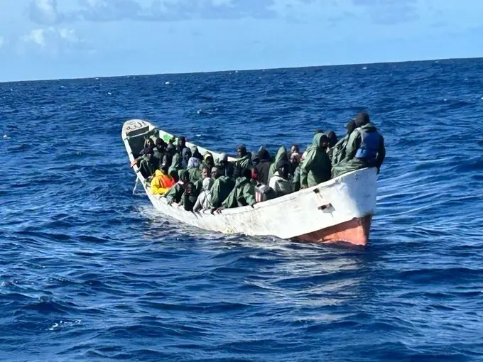 Cayuco localizado en aguas de El Hierro. / EP