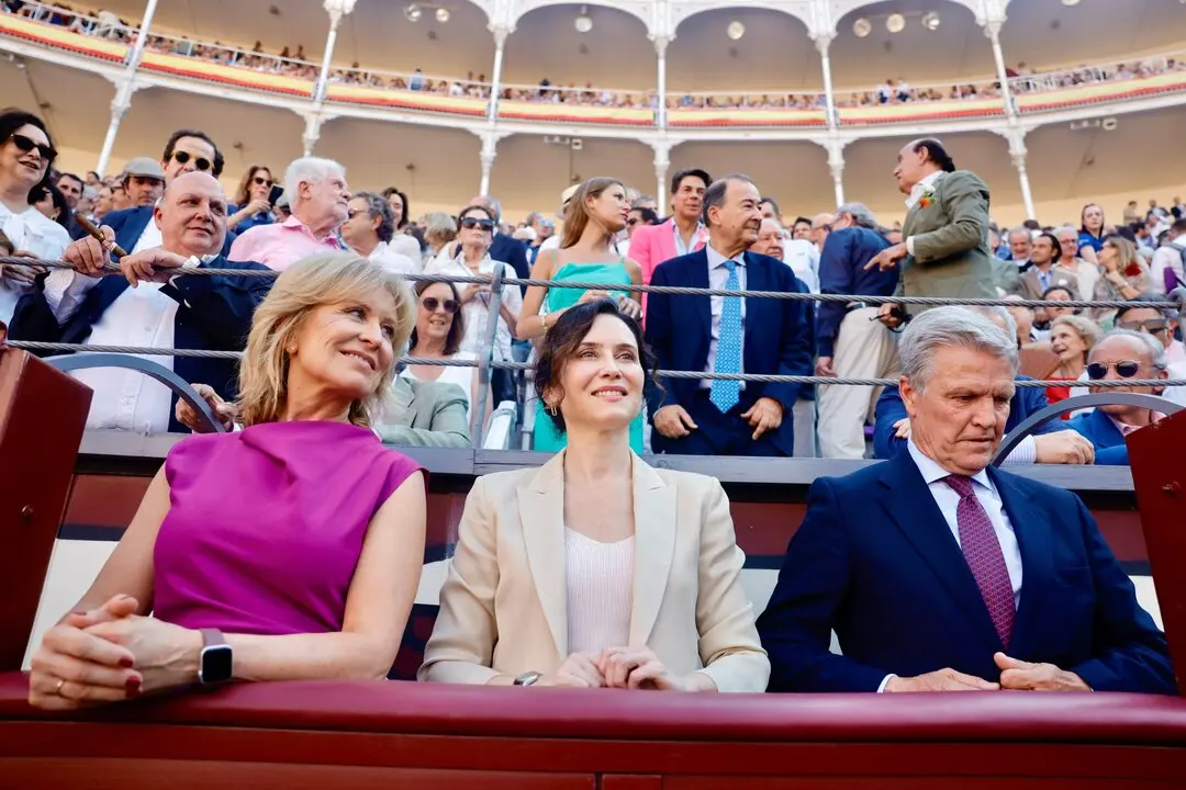 La presidenta de Madrid, Isabel D&iacute;az Ayuso, en Las Ventas. / EP
