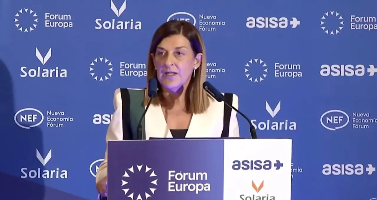 La presidenta de Cantabria, Mar&iacute;a Jos&eacute; Sa&eacute;nz de Buruaga durante su intervenci&oacute;n. / X