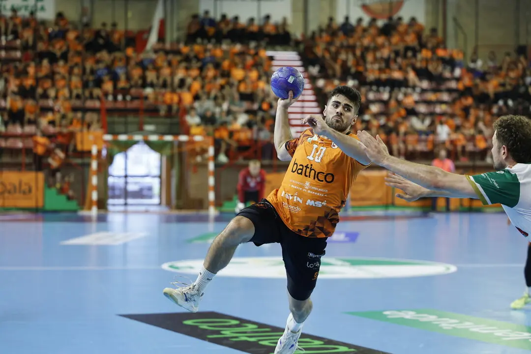 El Torrelavega se lo juega todo en la &uacute;ltima jornada. / LuisPalomeque