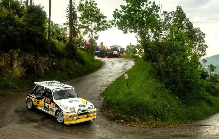 Uno de los coches durante el rally. / R.F.H.