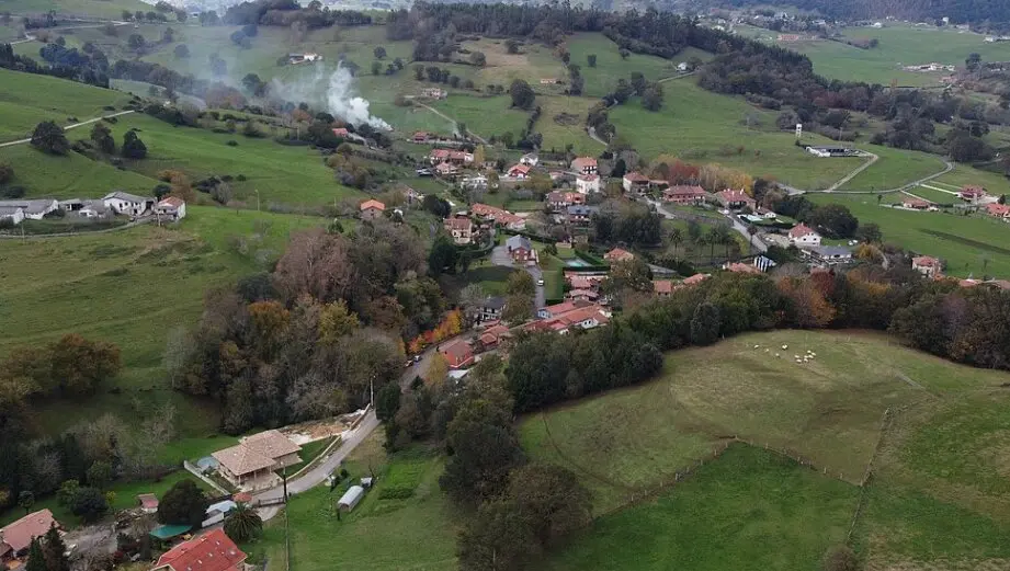 Vista a&eacute;rea de Hermosa, un pueblo desconocido de Cantabria. / A.E.