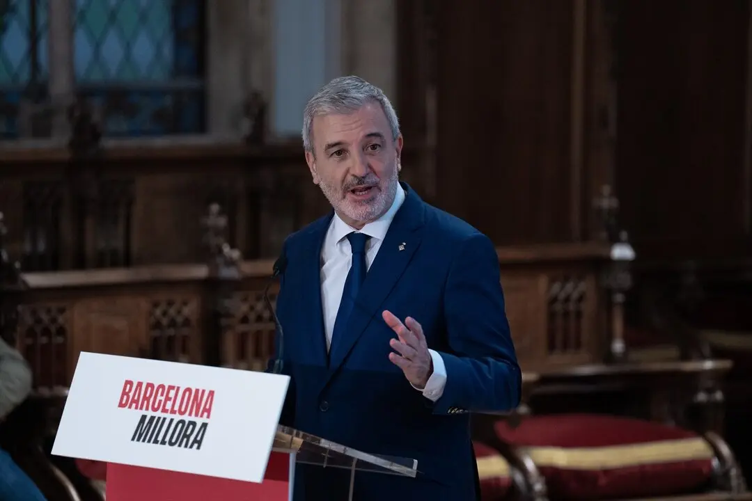 El alcalde de Barcelona, Jaume Collboni, interviene durante un acto. / EP