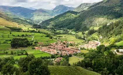 Vista de Carmona en el Valle de Cabu&eacute;rniga. / A.S.