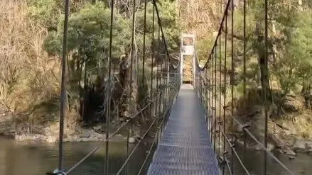Vista del puente colgante de Rasines. / A.E.