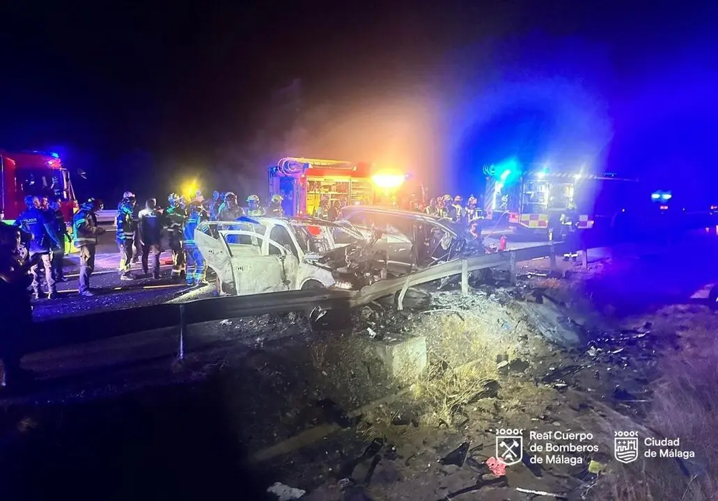 El siniestro se ha producido sobre las 5.30 horas en una salida de la A-7 hacia Torremolinos Bomberos de M&aacute;laga