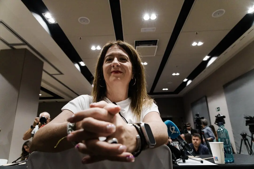 La exmilitante socialista Leire D&iacute;ez durante una rueda de prensa. / Carlos Luj&aacute;n