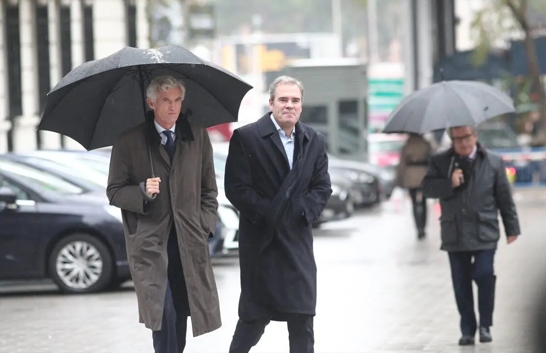 El empresario Javier P&eacute;rez Dolset junto a su abogado. / Eduardo Parra