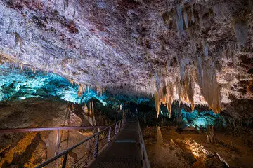 El interior de una de las cuevas de Cantabria. / A.S.P