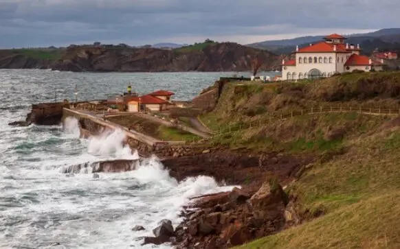 Vista de Comillas al atardecer. / A.S.