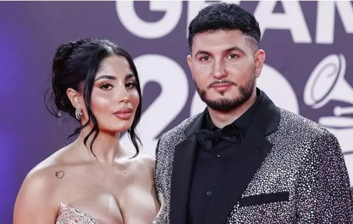 OmarMontes y su novia Lola Romero en los Grammy 2023. / x