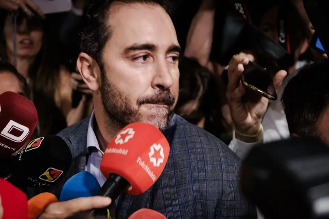 El empresario V&iacute;ctor de Aldama asiste a la comparecencia de la exmilitante socialista Leire D&iacute;ez. / Carlos Luj&aacute;n