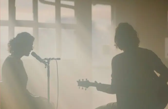 La Mala Hierba, el d&uacute;o formado por Nicol&aacute;s Rodr&iacute;guez (guitarra) y Gema Mart&iacute;nez (voz), regresa al Bolero para presentar su disco &ldquo;Cobijo&rdquo; junto con temas del anterior y otras hierbas desobedientes.