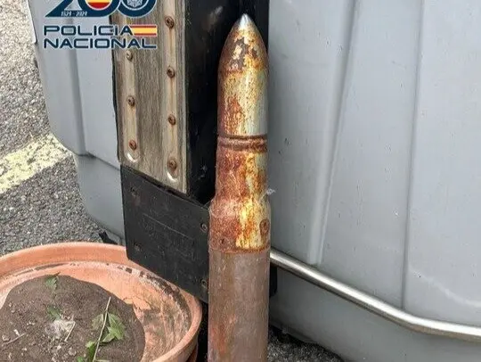 Objeto hallado junto a un contenedor en la zona de Pe&ntilde;acastillo. / P.N.
