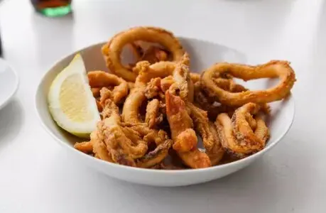 Una raci&oacute;n de rabas. / A.S.