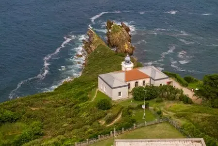 Faro de Punta Silla en San Vicente de la Barquera. / EP