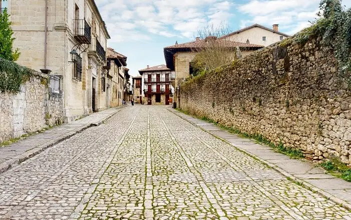 La calle m&aacute;s fotografiada de Cantabria. / A.E