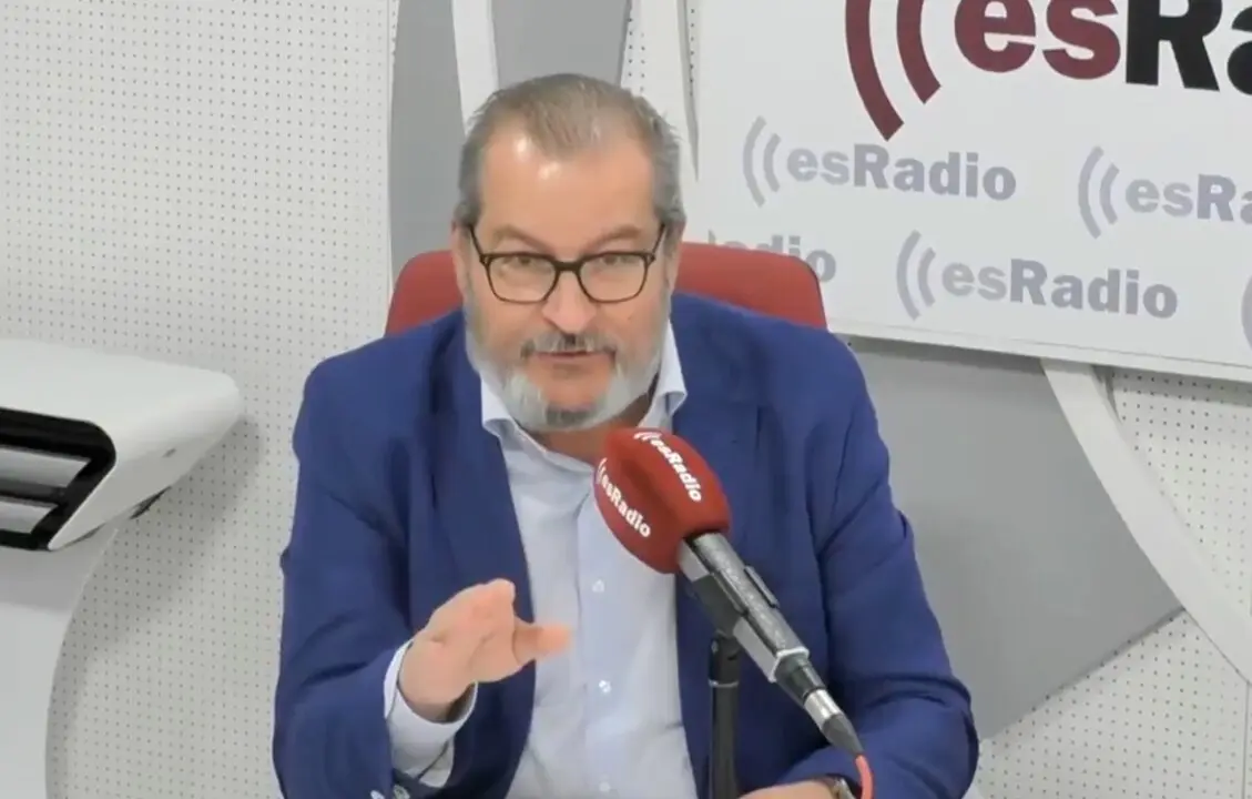 Fernando L&aacute;zaro durante una entrevista en EsRadio. / X