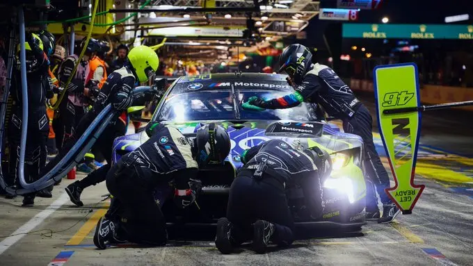 El coche tuvo que ser retirado debido al problema t&eacute;cnico. / BMWMotorsport