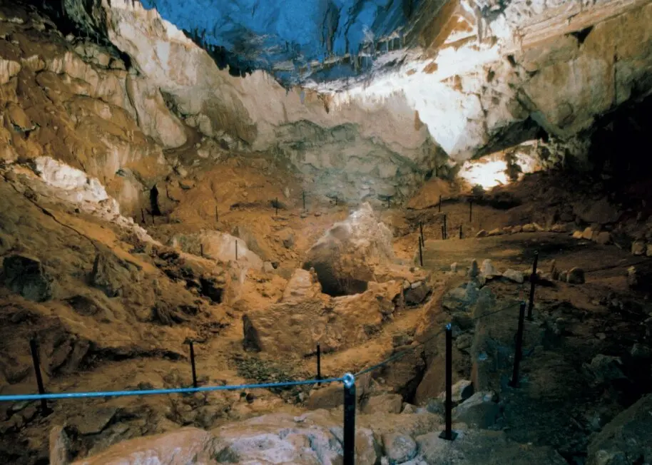 Cueva de Sope&ntilde;a (salitre II). / T.C.