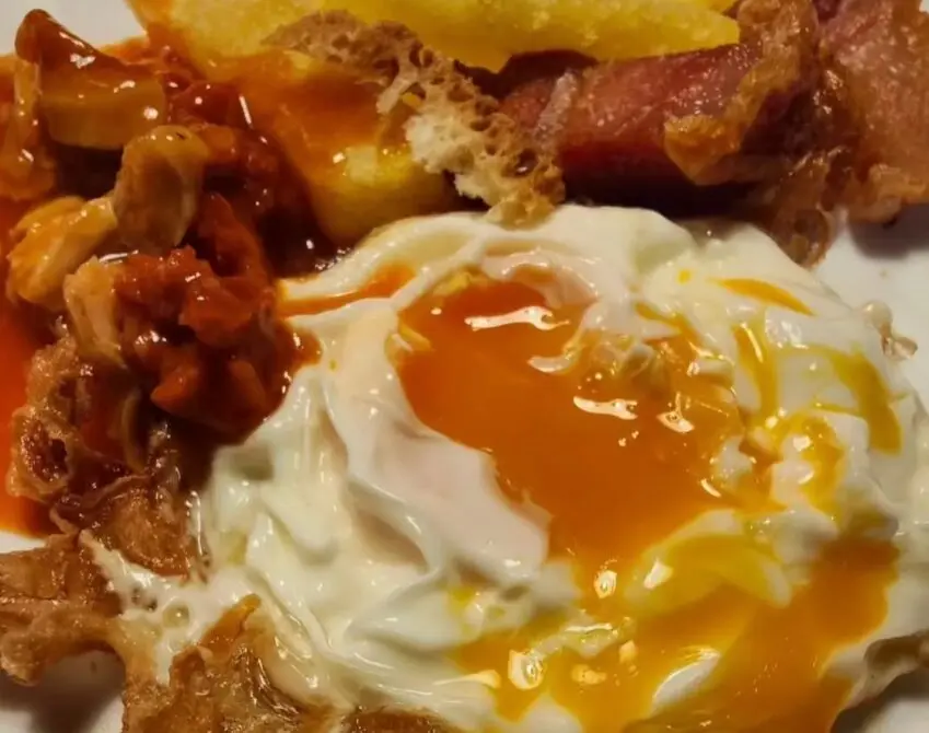 La comida de este restaurante es una de las m&aacute;s elegidas por los turistas. / T.C.