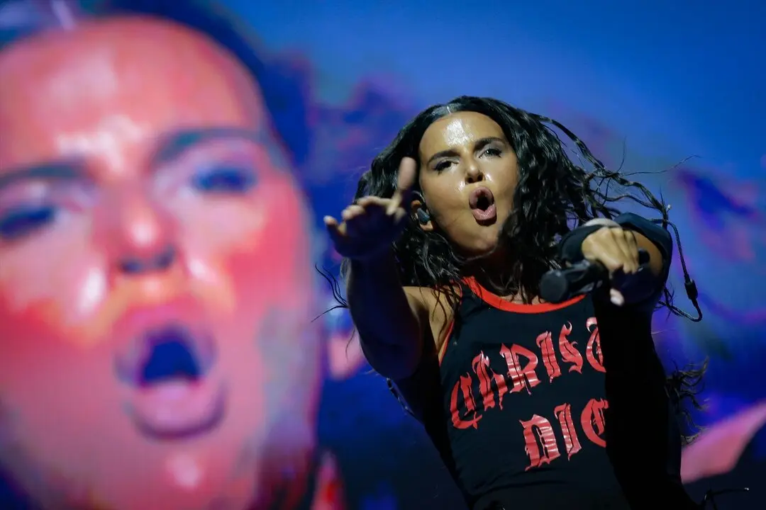 La cantante Nathy Peluso durante un concierto en el festival S&oacute;nar 2025. / Kike Rinc&oacute;n