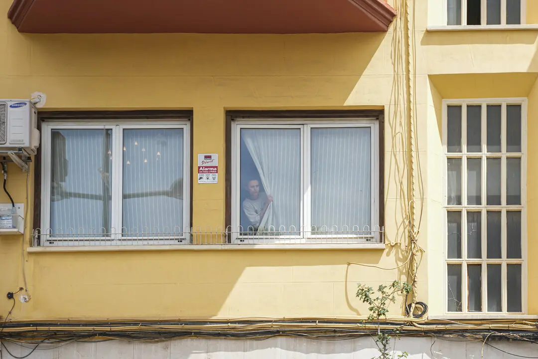 Ana&iacute;s D.G. era en ocasiones Letizia Hilton. La mujer que acompa&ntilde;aba a Jos&eacute; Luis &Aacute;balos durante el registro de su vivienda. / EP