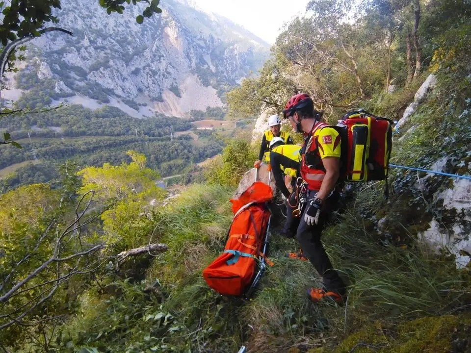 Herido grave un escalador alem&aacute;n tras despe&ntilde;arse 30 metros en la v&iacute;a ferrata de La Hermida. / 112 Cantabria