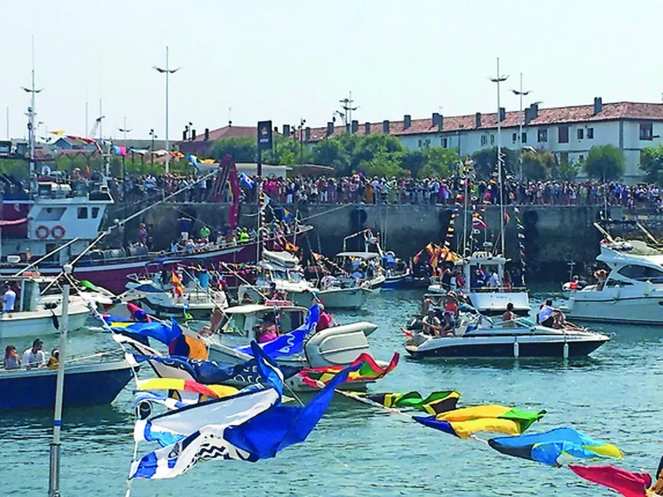 Procesi&oacute;n mar&iacute;tima en el barrio Pesquero en Santander. / Alerta