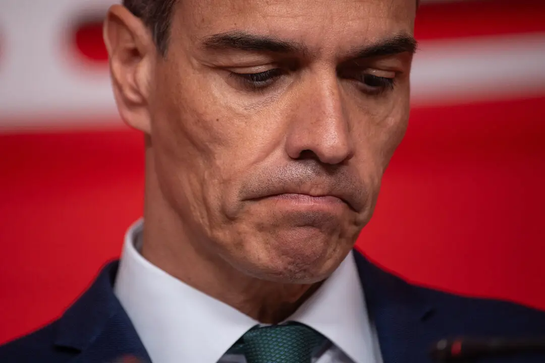 El secretario general del PSOE y presidente del Gobierno, Pedro S&aacute;nchez, durante una rueda de prensa. / Alejandro Mart&iacute;nez Velez