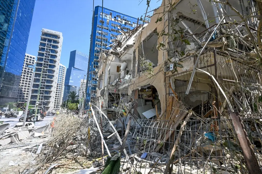edificios da&ntilde;ados en el lugar donde un misil disparado desde Ir&aacute;n impact&oacute; y caus&oacute; da&ntilde;os en Ramat Gan, Israel. / Yossi Zeliger