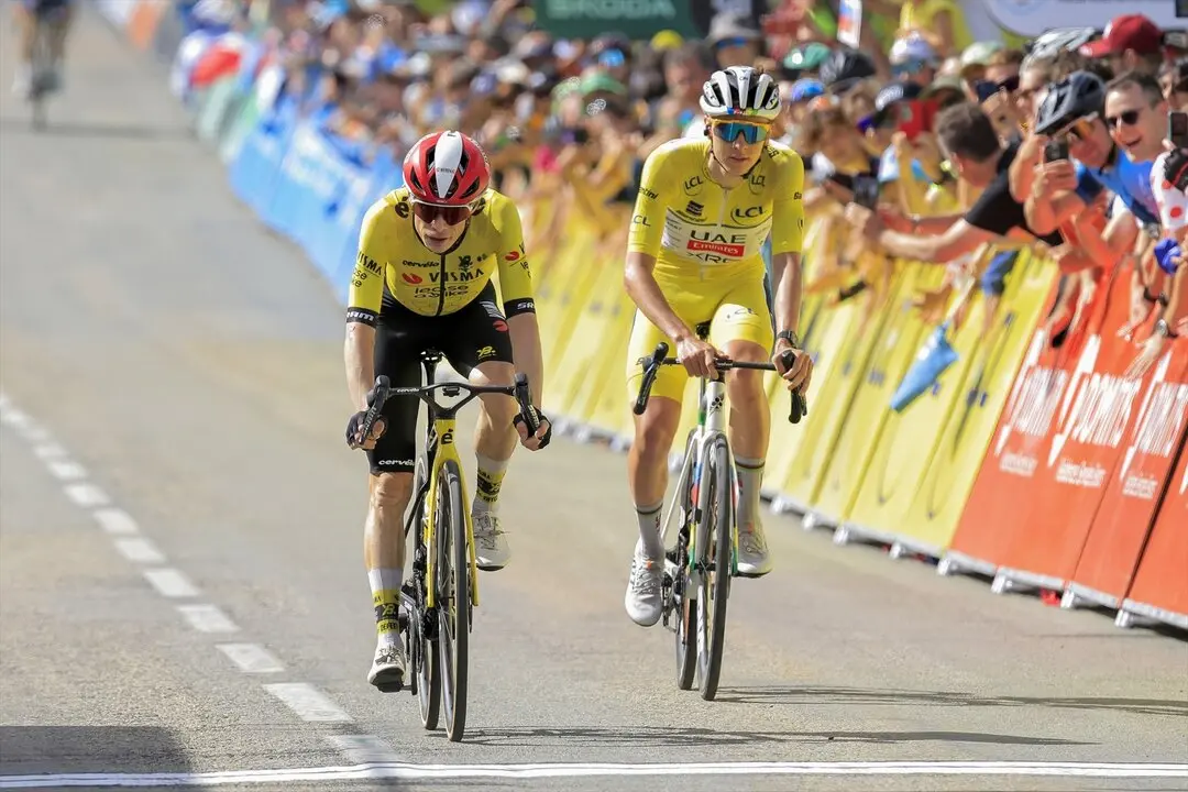 Jonas Vingegaard y Tadej Pogacar durante la Dauphin&eacute;. / EP