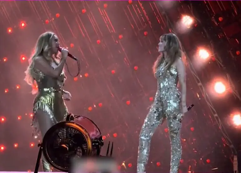 Beyonc&eacute; y Miley Cyrus interpretaron juntas por primera vez el tema &lsquo;II Most Wanted&rsquo;. / X