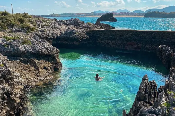 Piscinas naturales en Isla. / Mam&aacute;delnorte