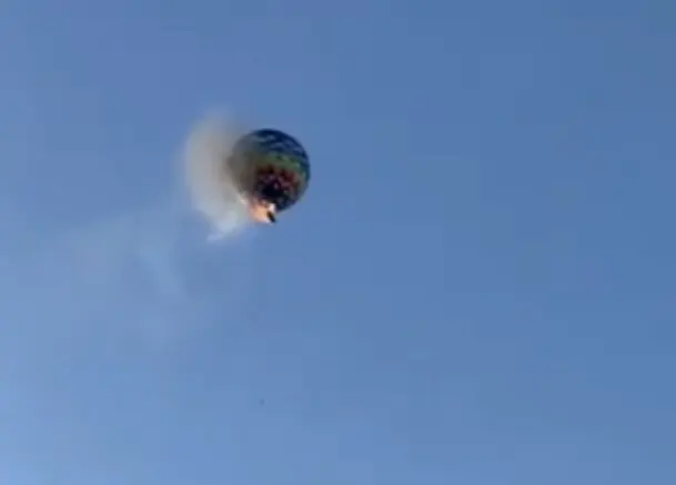 El incendio del globo aerost&aacute;tico. / x