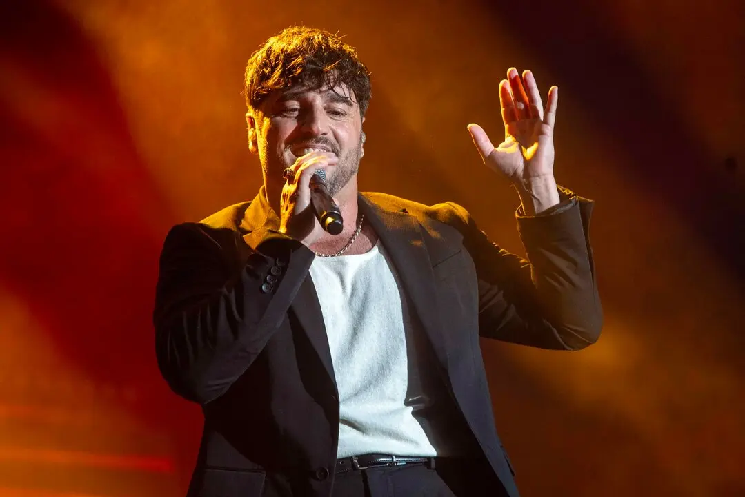 David Bustamante durante el concierto en Malia&ntilde;o. / A.C.
