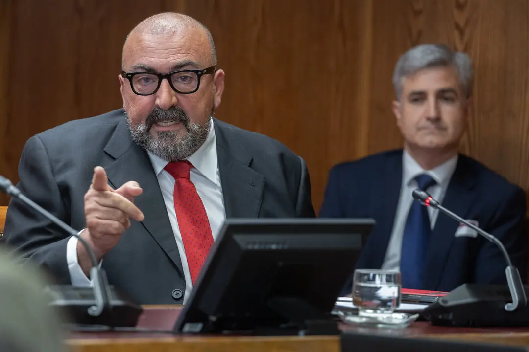 El exasesor del exministro Jos&eacute; Luis &Aacute;balos, Koldo Garc&iacute;a (i), junto a su abogado (d). / Eduardo Parra