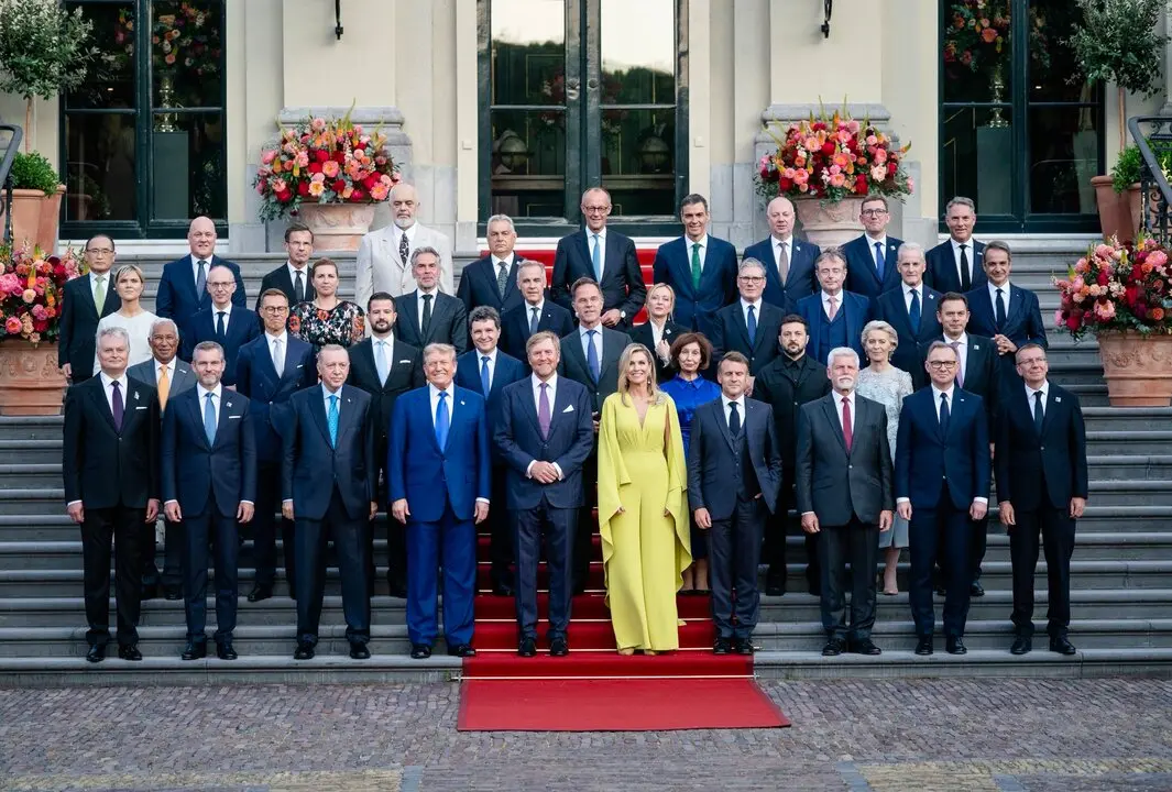 Los jefes de Estado y de Gobierno de la OTAN con los Reyes de los Pa&iacute;ses Bajos. / Casa Real Pa&iacute;ses Bajos