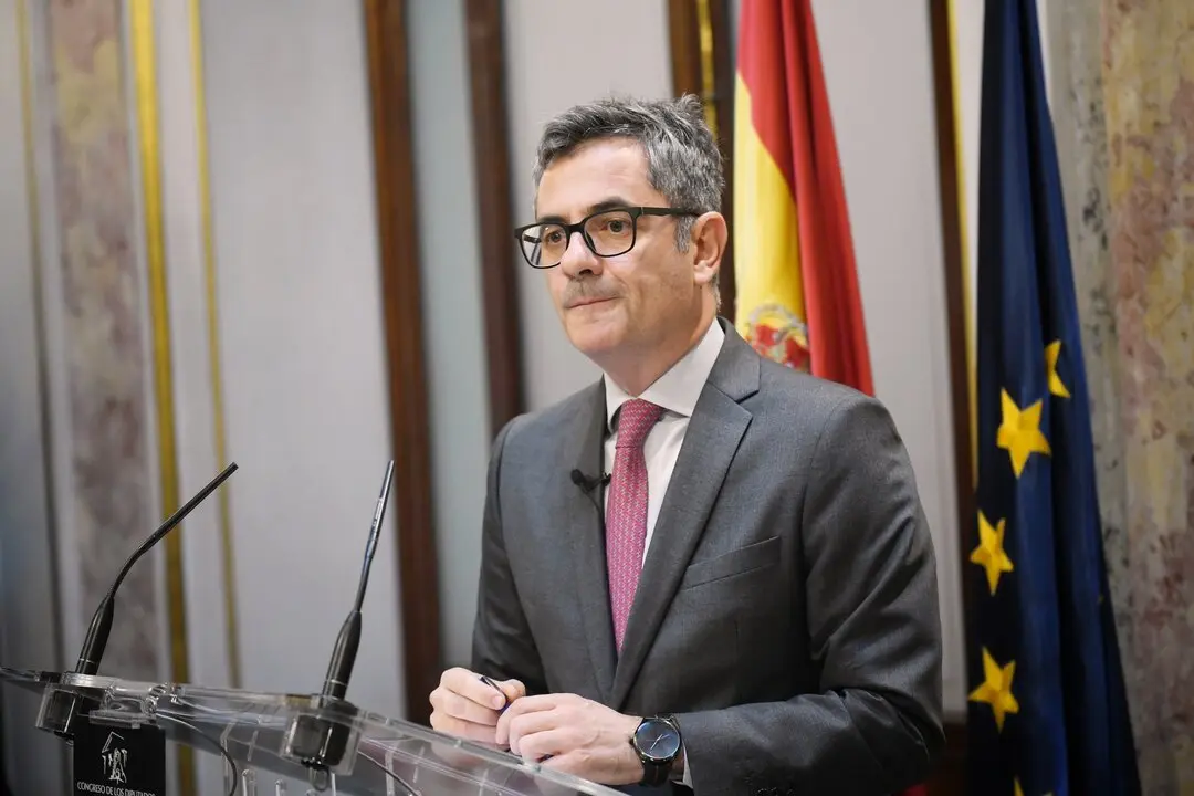 El ministro de Presidencia, Justicia y Relaciones con las Cortes, F&eacute;lix Bola&ntilde;os, durante su comparecencia ante los medios. / Fernando S&aacute;nchez