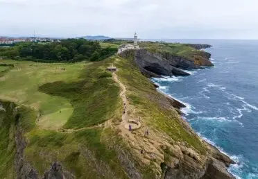 Faro de Cabo Mayor en la Bahia de Santander. / A.S.